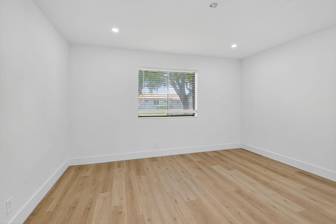 待售: $335,000 (2 贝兹, 2 浴室, 1073 平方英尺)