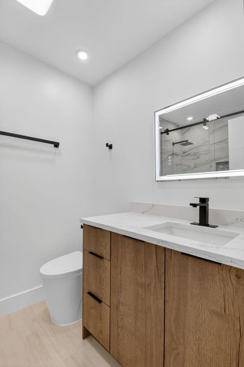 待售: $335,000 (2 贝兹, 2 浴室, 1073 平方英尺)