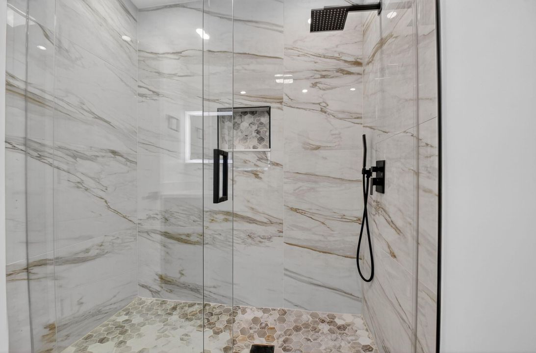 待售: $335,000 (2 贝兹, 2 浴室, 1073 平方英尺)