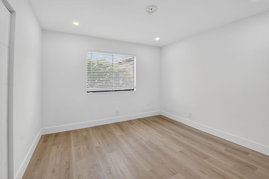 待售: $335,000 (2 贝兹, 2 浴室, 1073 平方英尺)