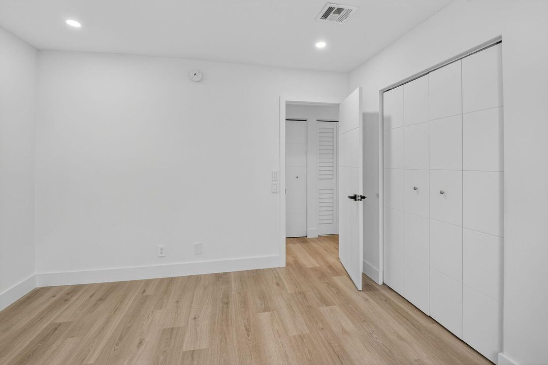 待售: $335,000 (2 贝兹, 2 浴室, 1073 平方英尺)