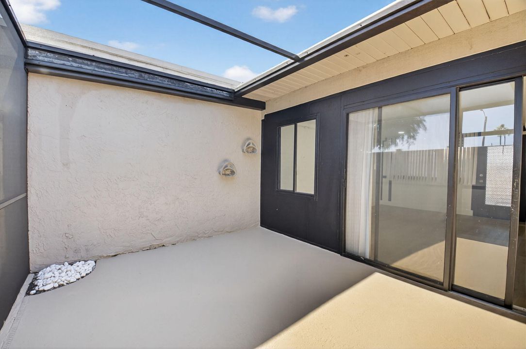 待售: $335,000 (2 贝兹, 2 浴室, 1073 平方英尺)