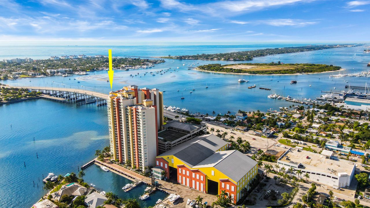 For Sale: $675,000 (2 beds, 2 baths, 1462 Square Feet)