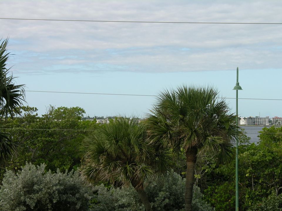 For Sale: $749,900 (2 beds, 2 baths, 1435 Square Feet)