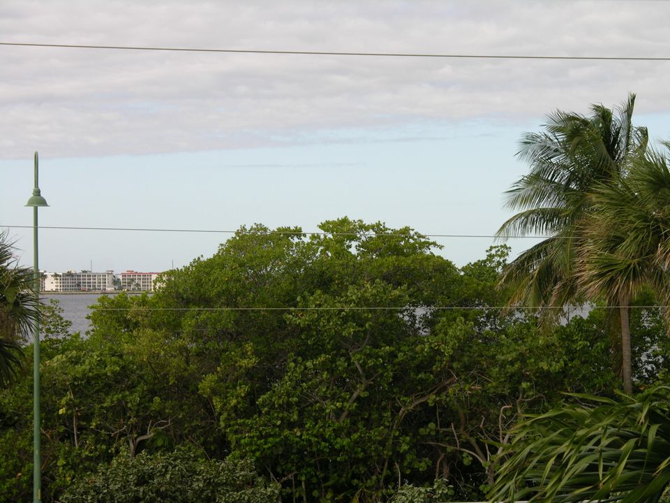 For Sale: $749,900 (2 beds, 2 baths, 1435 Square Feet)