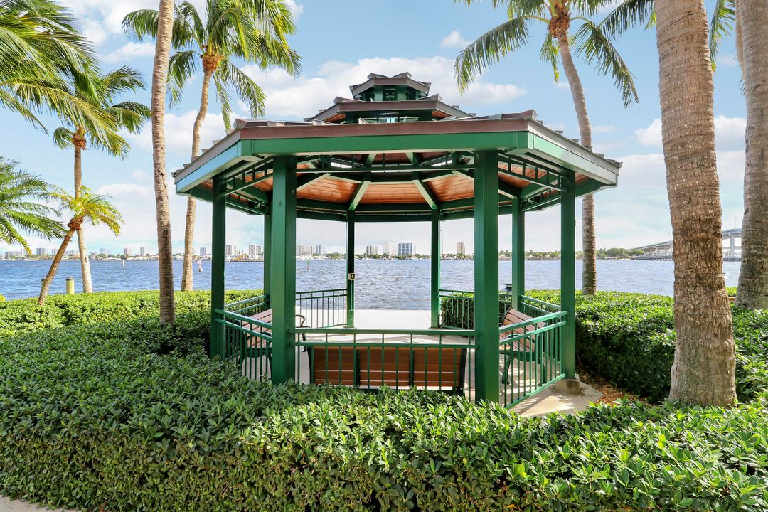 For Sale: $675,000 (2 beds, 2 baths, 1462 Square Feet)