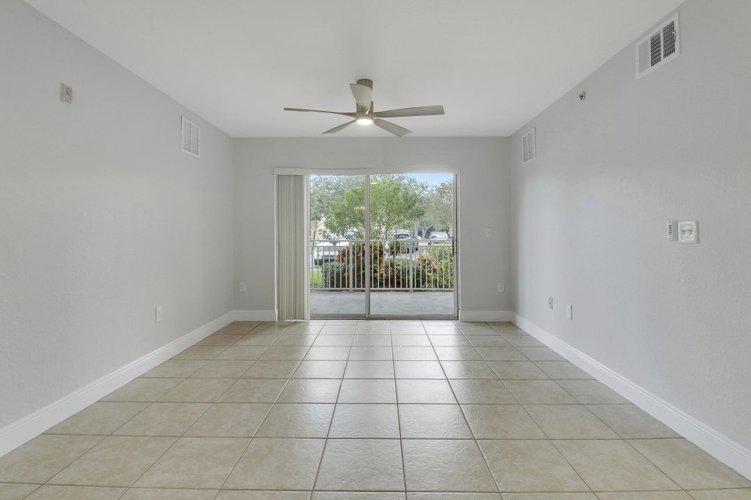 Active With Contract: $1,795 (2 beds, 2 baths, 1033 Square Feet)