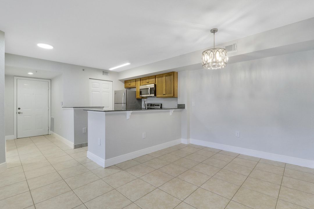 Active With Contract: $1,795 (2 beds, 2 baths, 1033 Square Feet)