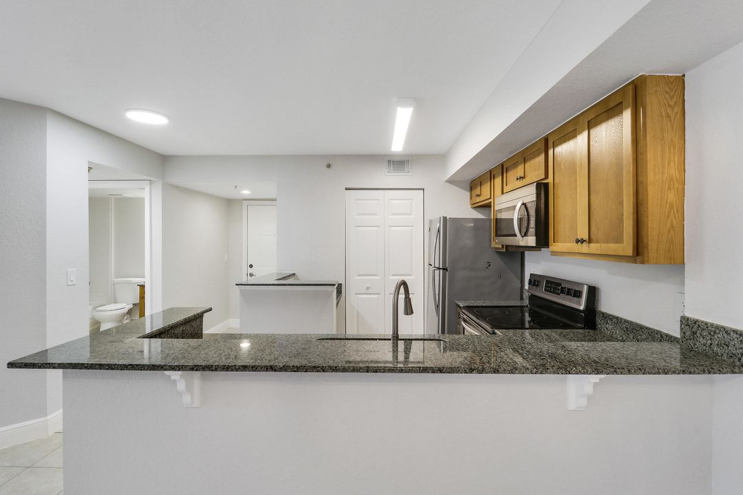 Active With Contract: $1,795 (2 beds, 2 baths, 1033 Square Feet)