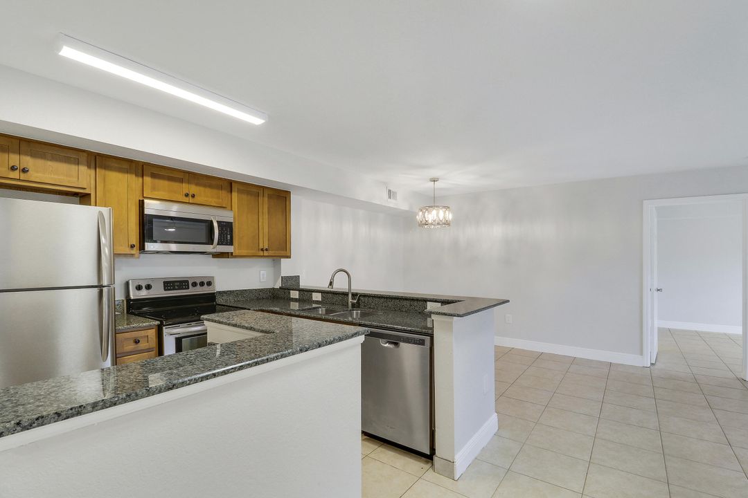 Active With Contract: $1,795 (2 beds, 2 baths, 1033 Square Feet)