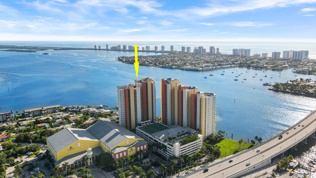 For Sale: $675,000 (2 beds, 2 baths, 1462 Square Feet)