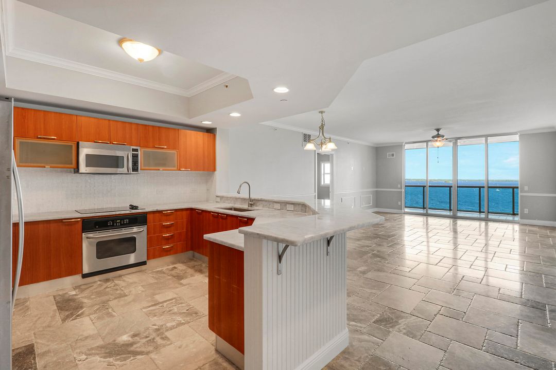 For Sale: $675,000 (2 beds, 2 baths, 1462 Square Feet)