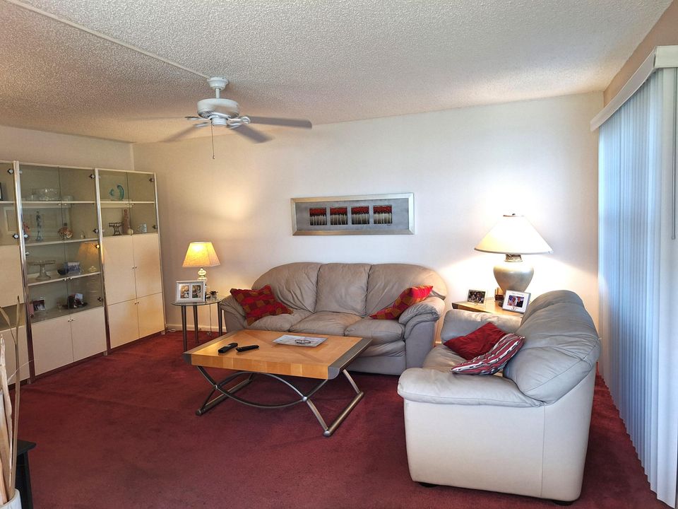For Rent: $1,650 (2 beds, 1 baths, 840 Square Feet)