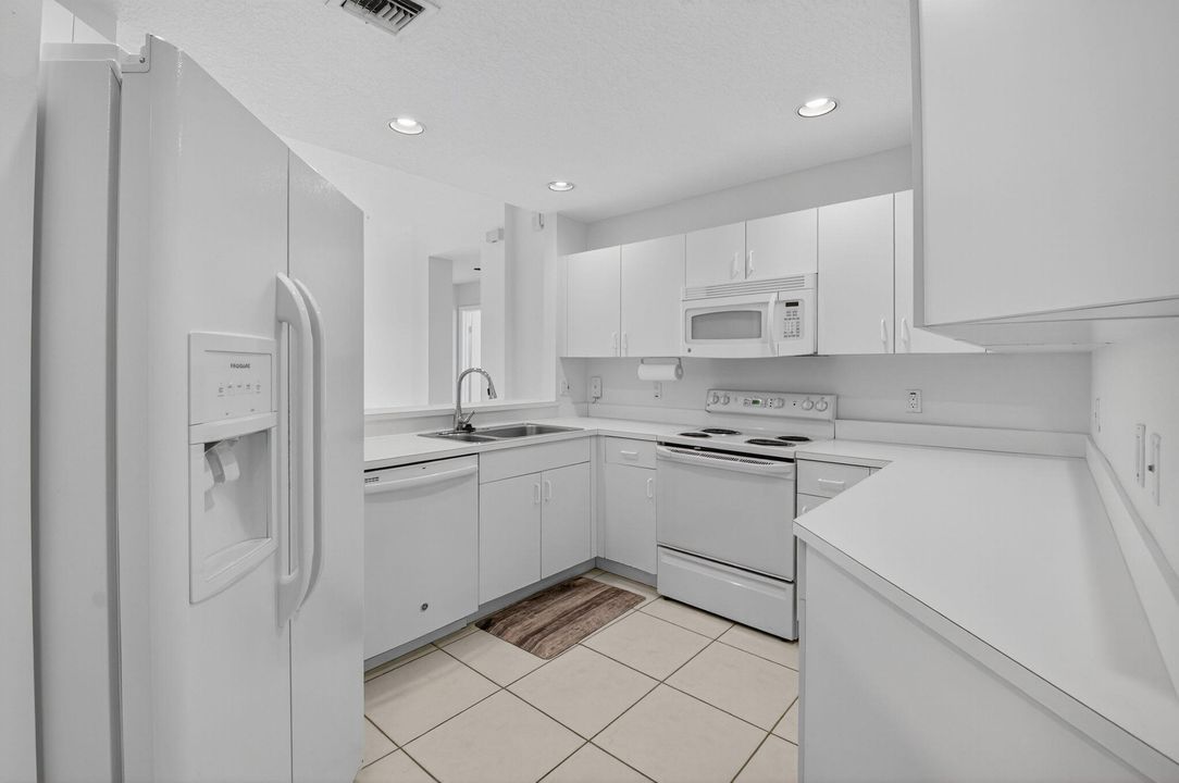 Под контрактом: $280,000 (3 спален, 2 ванн, 1636 Квадратных фут)