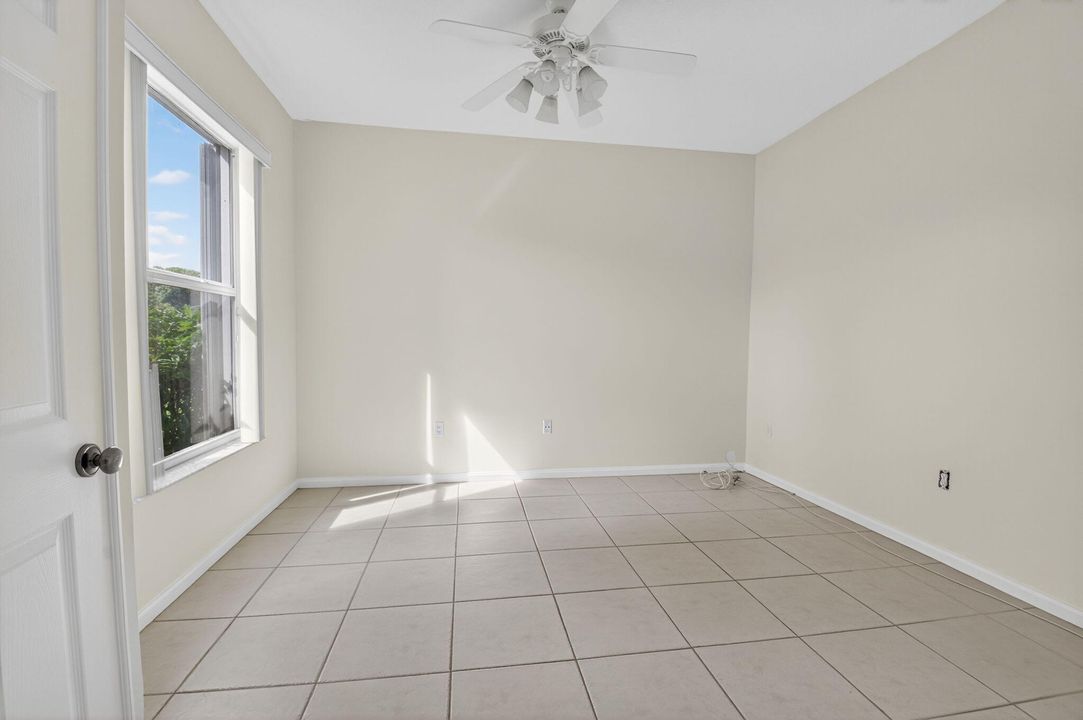 Под контрактом: $280,000 (3 спален, 2 ванн, 1636 Квадратных фут)