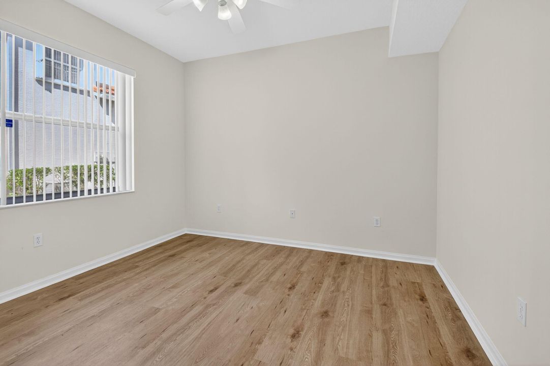 Под контрактом: $280,000 (3 спален, 2 ванн, 1636 Квадратных фут)