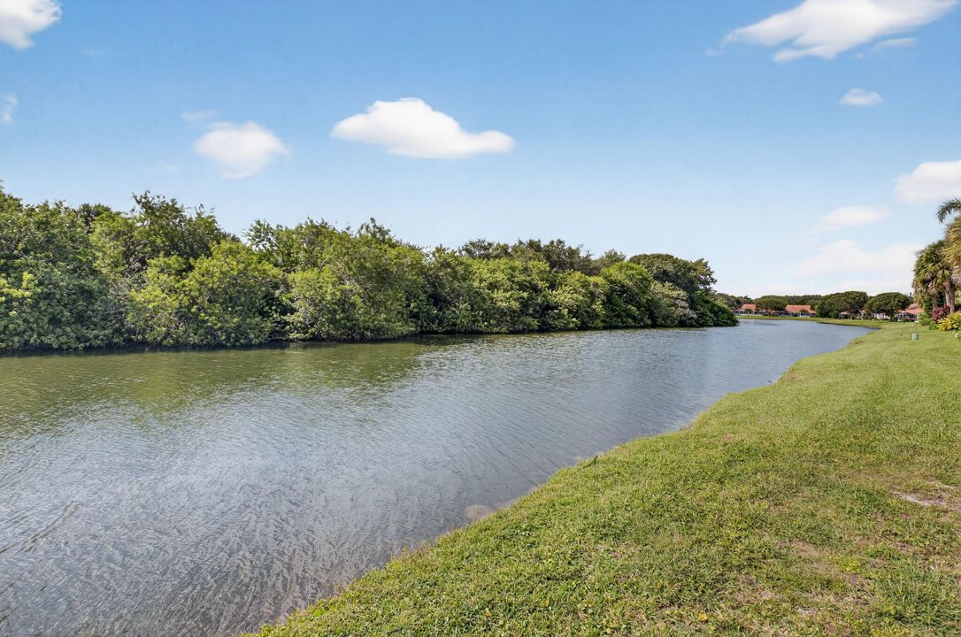 Под контрактом: $280,000 (3 спален, 2 ванн, 1636 Квадратных фут)