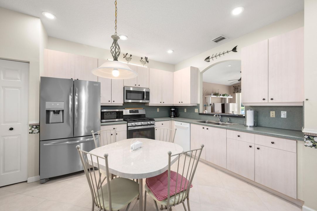 待售: $345,000 (3 贝兹, 2 浴室, 1650 平方英尺)