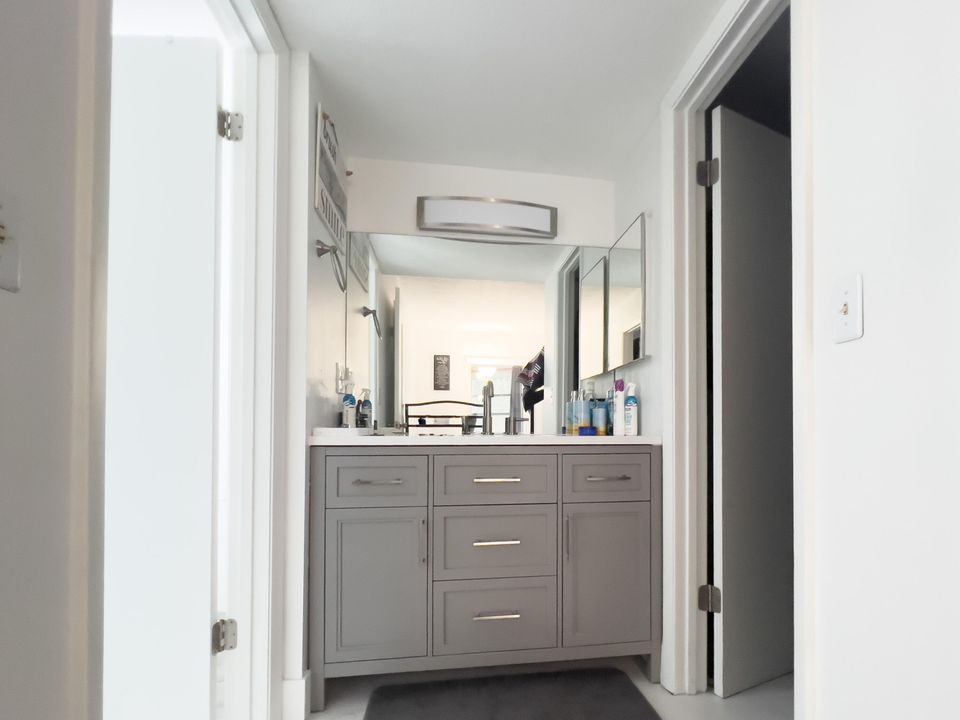 На продажу: $215,000 (2 спален, 2 ванн, 1200 Квадратных фут)