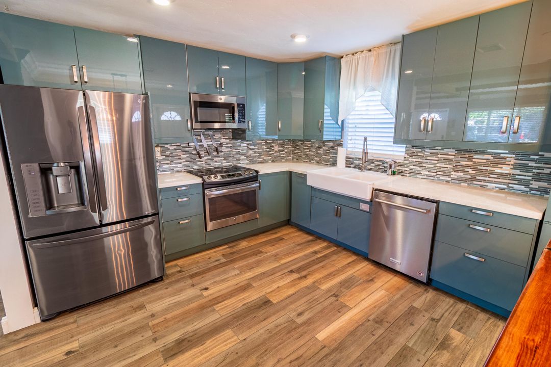 Под контрактом: $2,700 (2 спален, 1 ванн, 901 Квадратных фут)