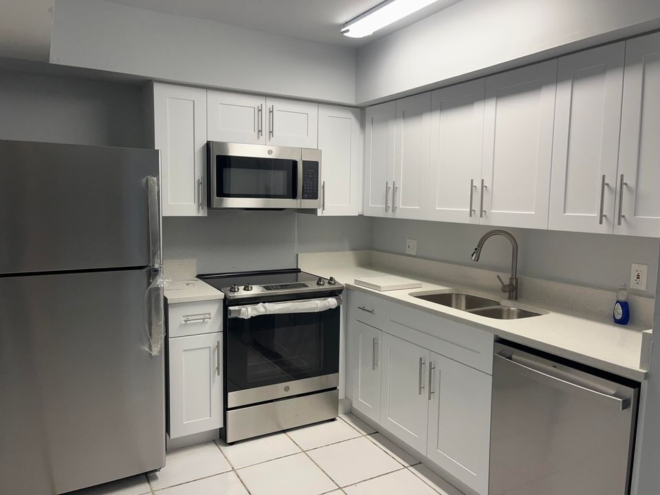 For Rent: $1,995 (1 beds, 1 baths, 738 Square Feet)