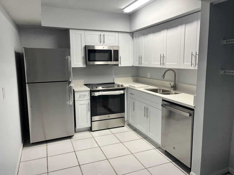 For Rent: $1,995 (1 beds, 1 baths, 738 Square Feet)