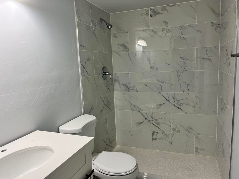 For Rent: $1,995 (1 beds, 1 baths, 738 Square Feet)