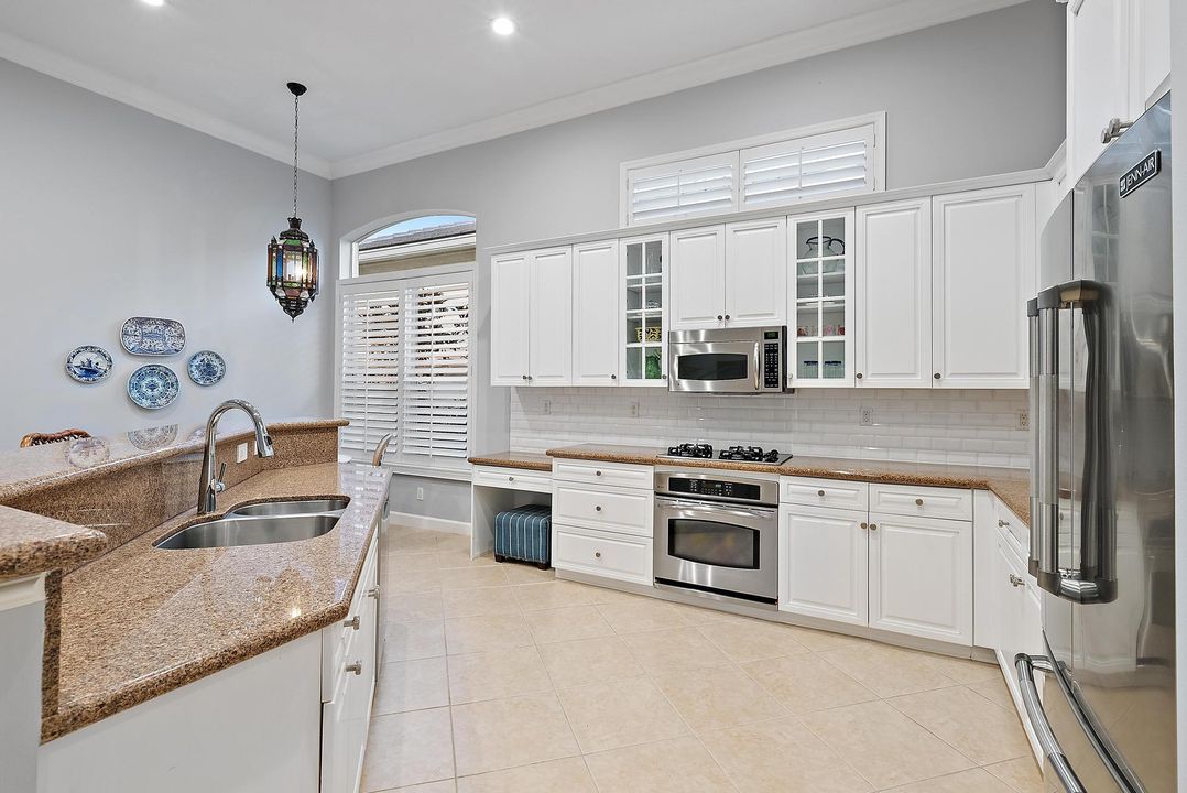 For Sale: $1,750,000 (4 beds, 4 baths, 3173 Square Feet)