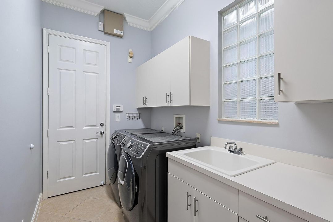 For Sale: $1,750,000 (4 beds, 4 baths, 3173 Square Feet)