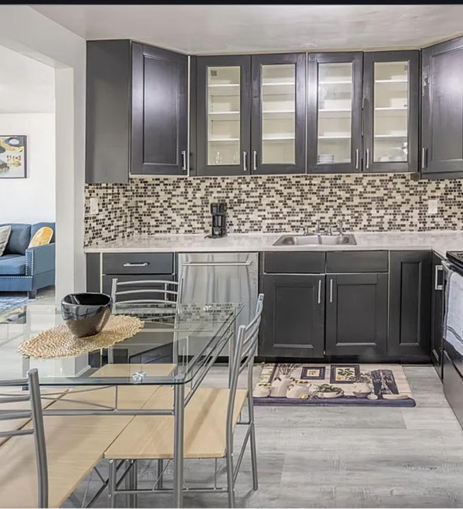 Recently Rented: $3,000 (3 beds, 2 baths, 2016 Square Feet)