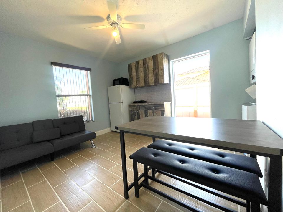 出租: $1,450 (1 贝兹, 1 浴室, 500 平方英尺)