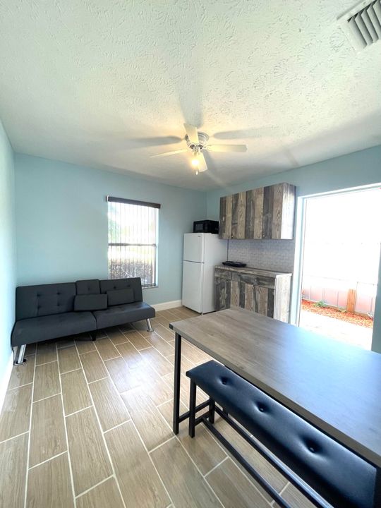 出租: $1,450 (1 贝兹, 1 浴室, 500 平方英尺)