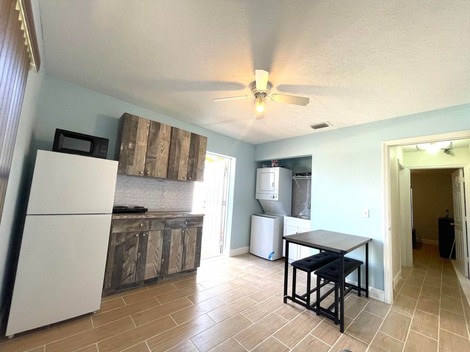 出租: $1,450 (1 贝兹, 1 浴室, 500 平方英尺)