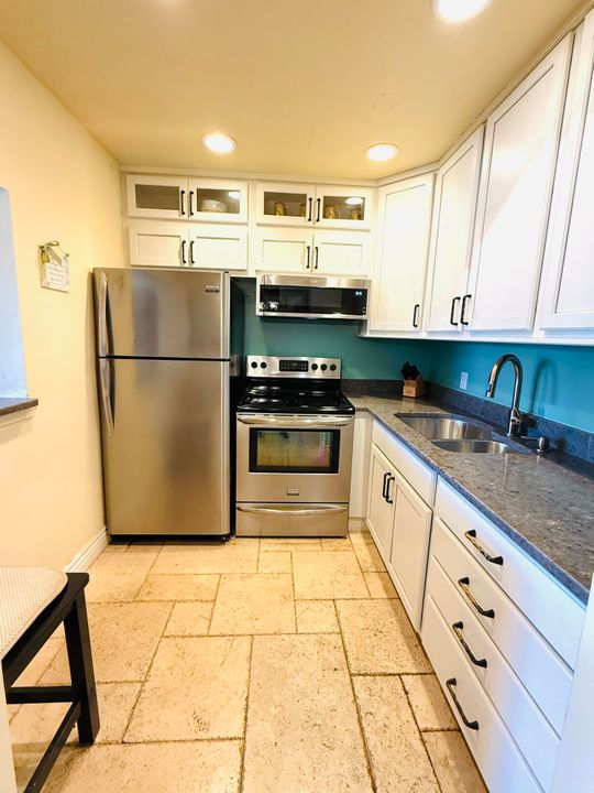 For Rent: $1,400 (1 beds, 1 baths, 570 Square Feet)
