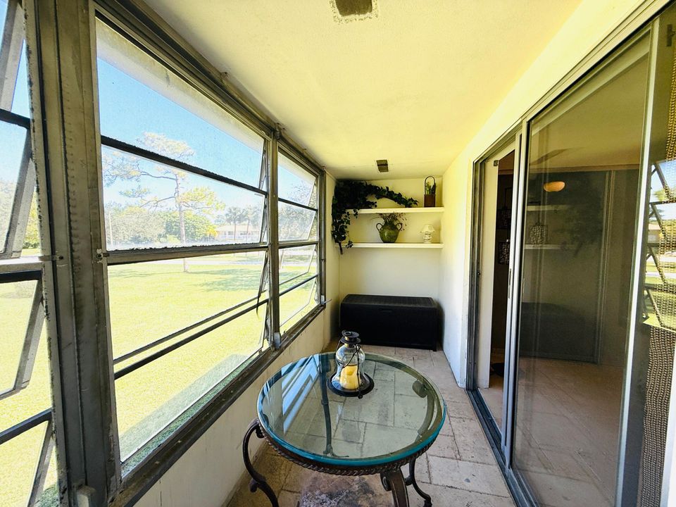 For Rent: $1,400 (1 beds, 1 baths, 570 Square Feet)