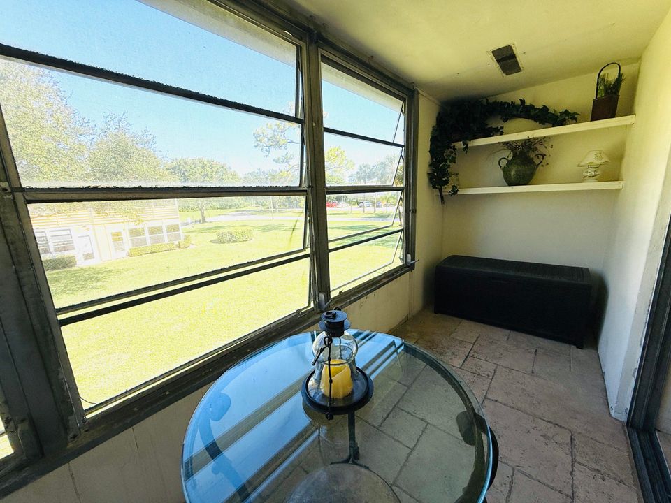 For Rent: $1,400 (1 beds, 1 baths, 570 Square Feet)