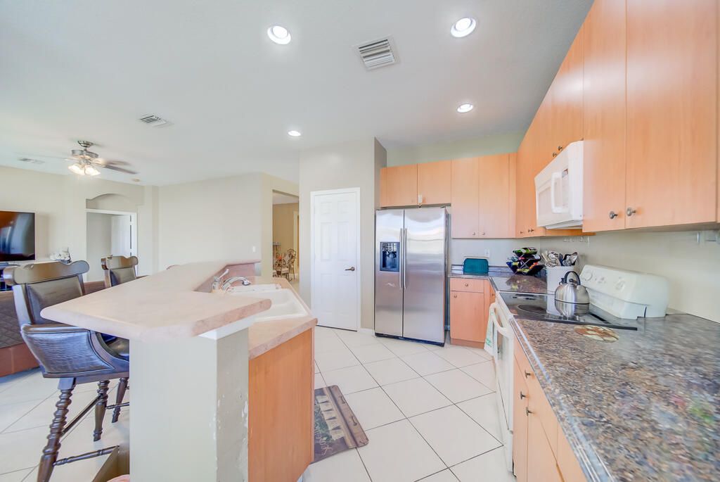 待售: $569,500 (4 贝兹, 3 浴室, 2406 平方英尺)