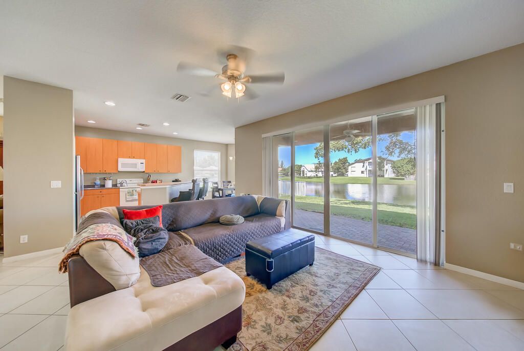 待售: $569,500 (4 贝兹, 3 浴室, 2406 平方英尺)