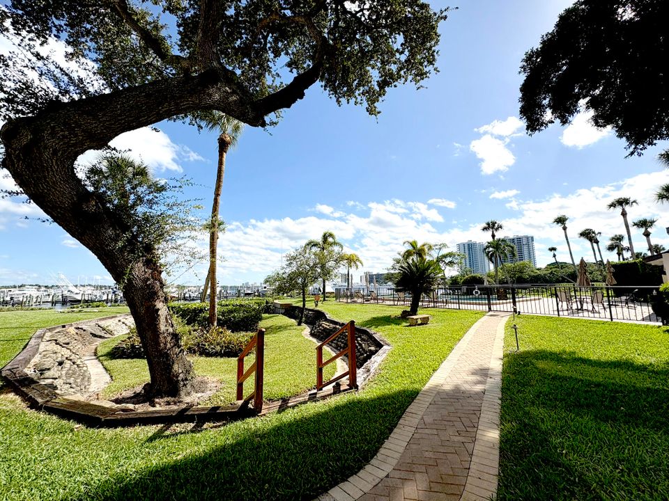 For Sale: $1,275,000 (3 beds, 3 baths, 2197 Square Feet)