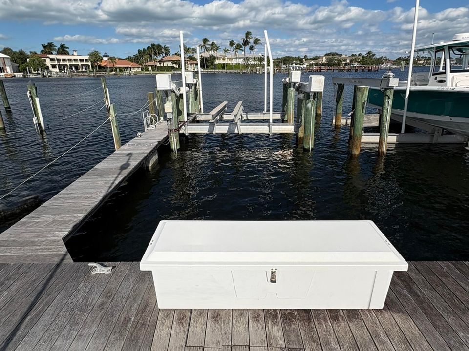 For Sale: $1,275,000 (3 beds, 3 baths, 2197 Square Feet)