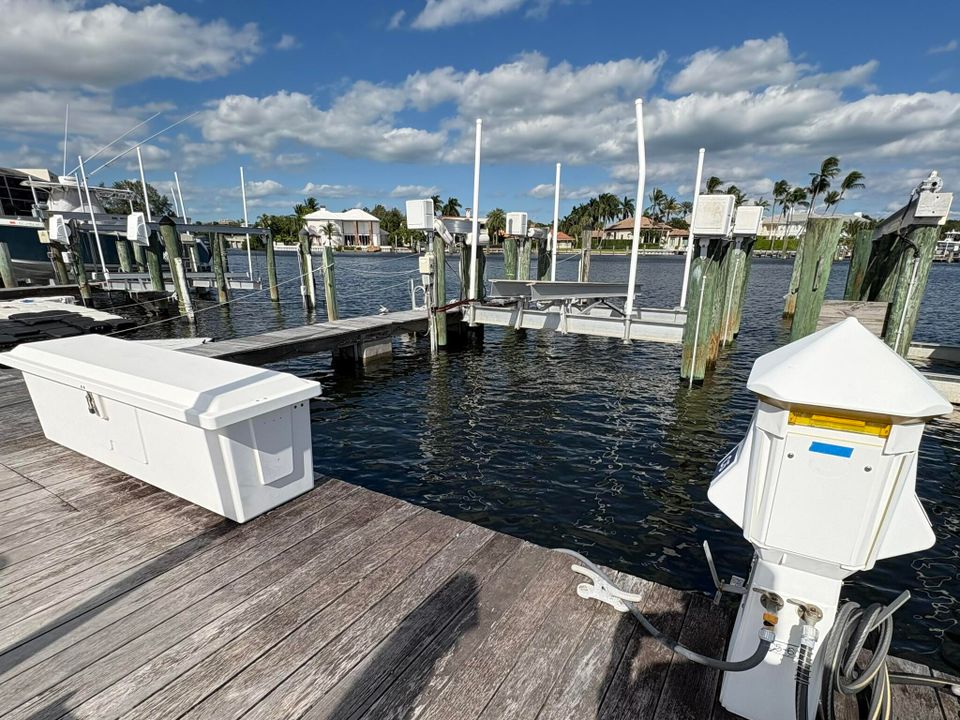 For Sale: $1,275,000 (3 beds, 3 baths, 2197 Square Feet)