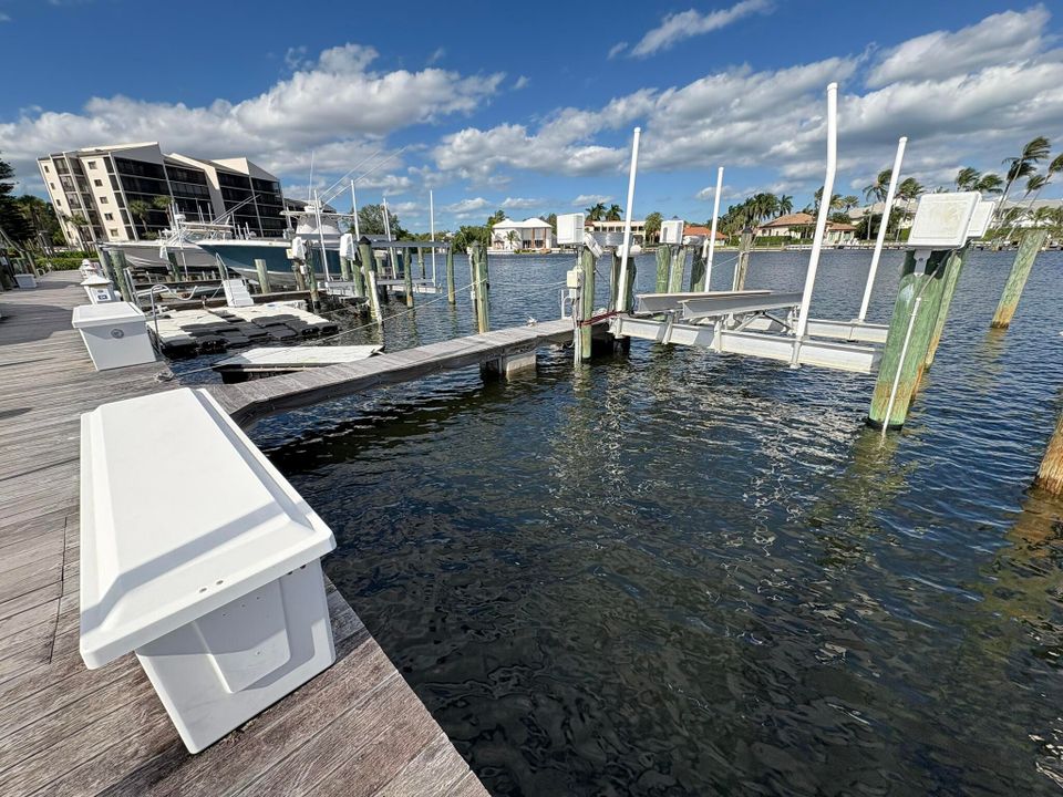 For Sale: $1,275,000 (3 beds, 3 baths, 2197 Square Feet)