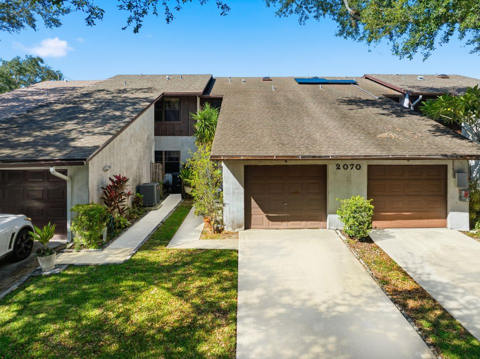 For Sale: $260,000 (2 beds, 2 baths, 1428 Square Feet)