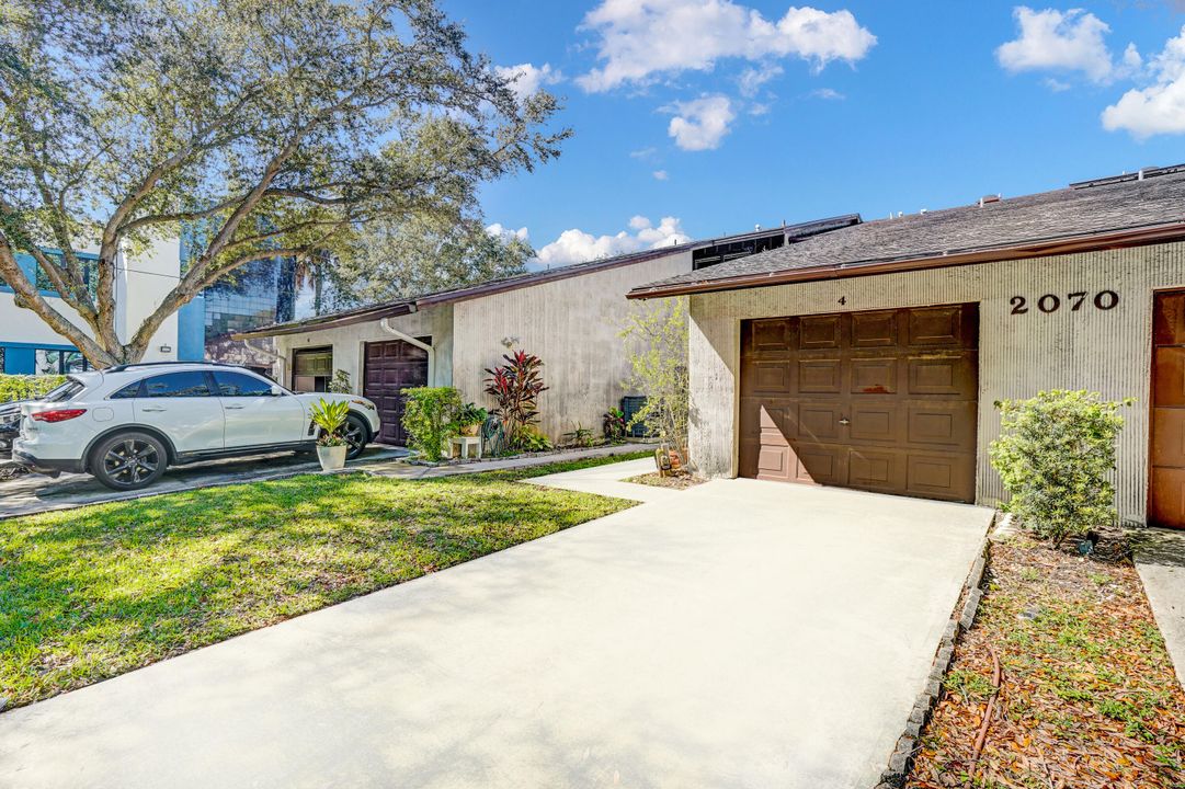 For Sale: $260,000 (2 beds, 2 baths, 1428 Square Feet)