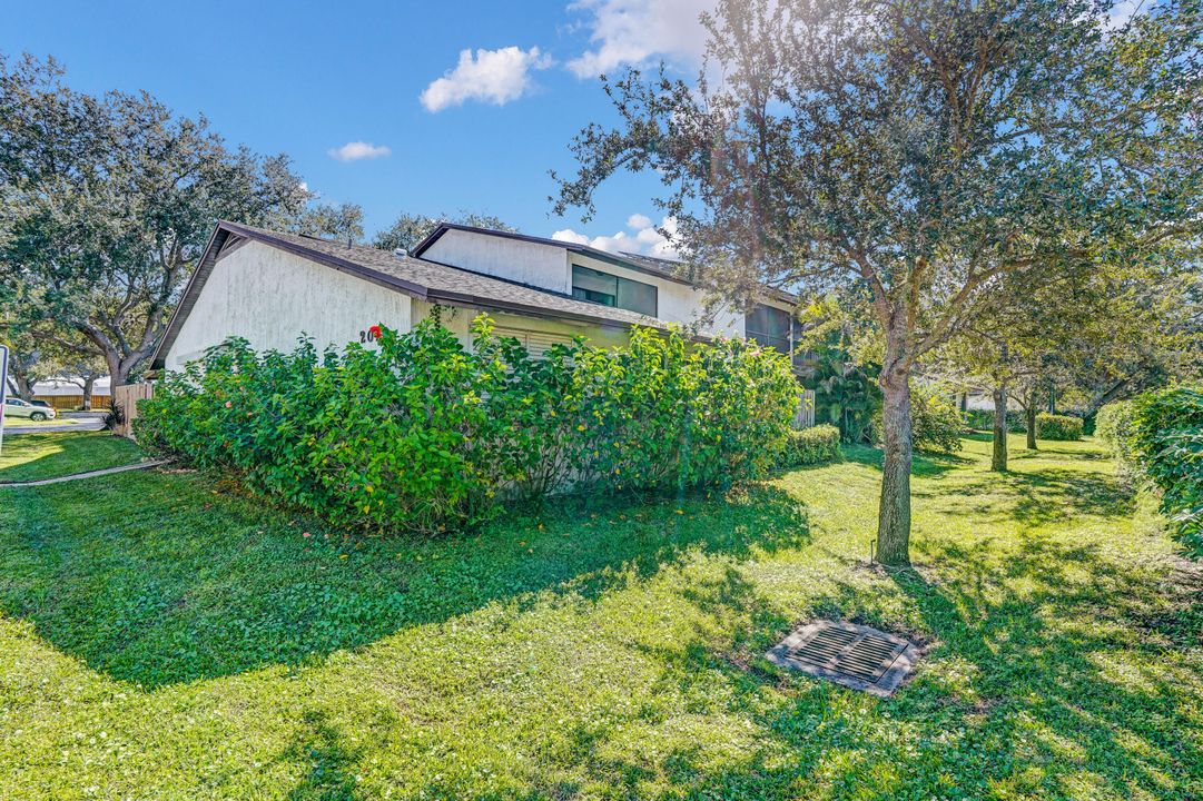 For Sale: $260,000 (2 beds, 2 baths, 1428 Square Feet)