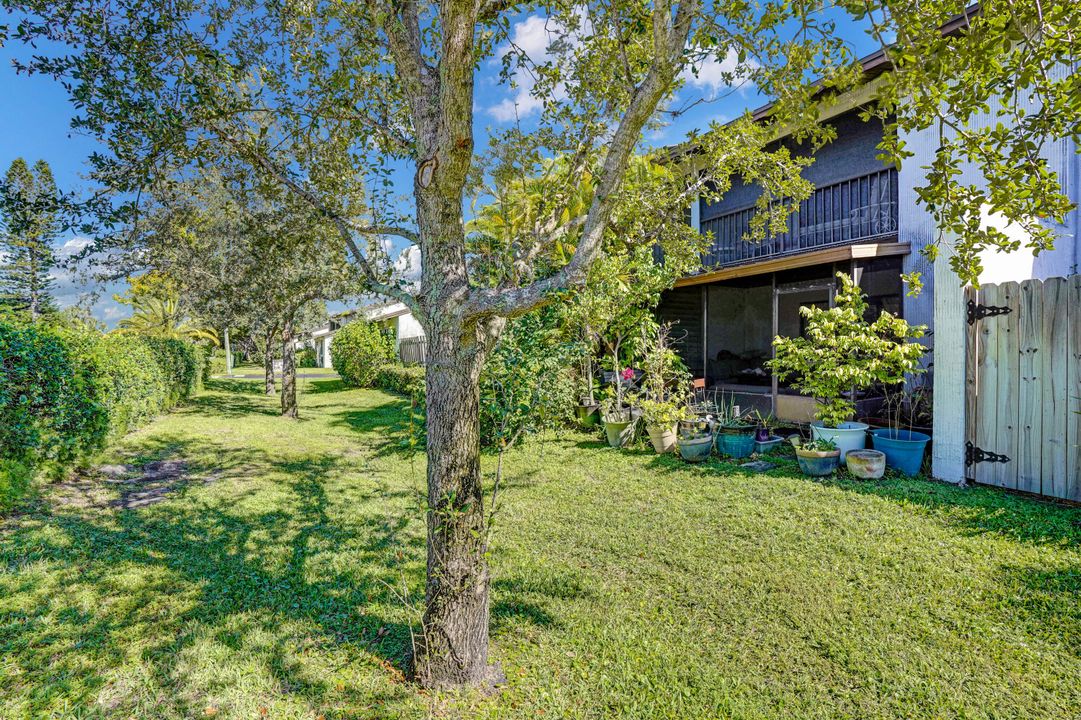 For Sale: $260,000 (2 beds, 2 baths, 1428 Square Feet)