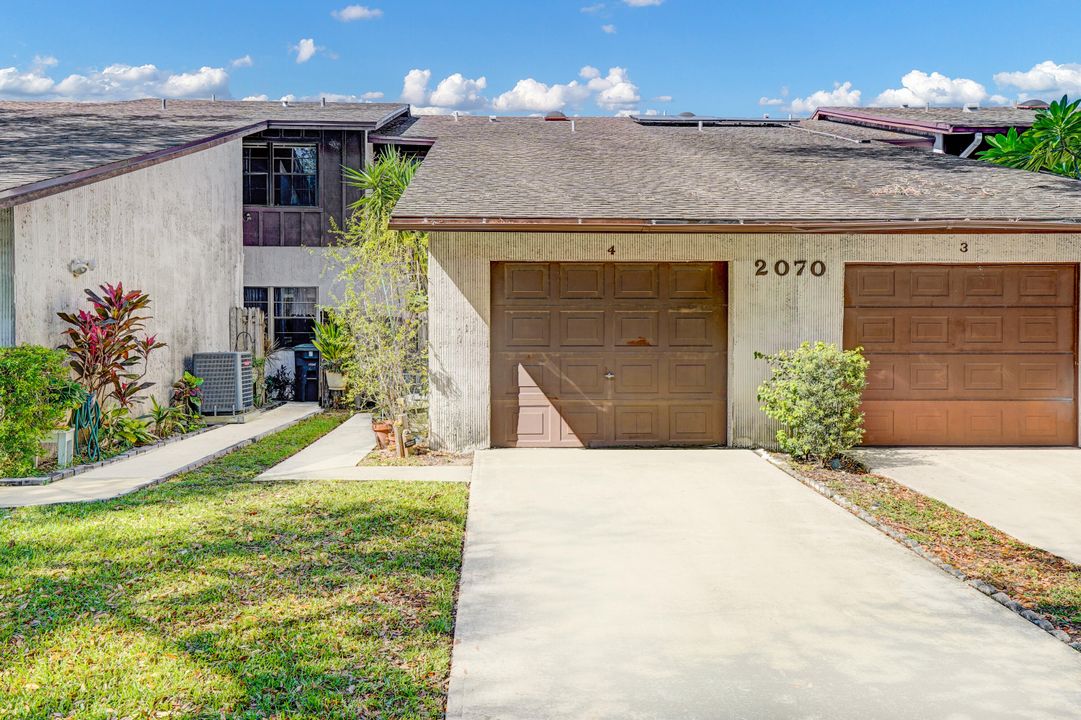 For Sale: $260,000 (2 beds, 2 baths, 1428 Square Feet)
