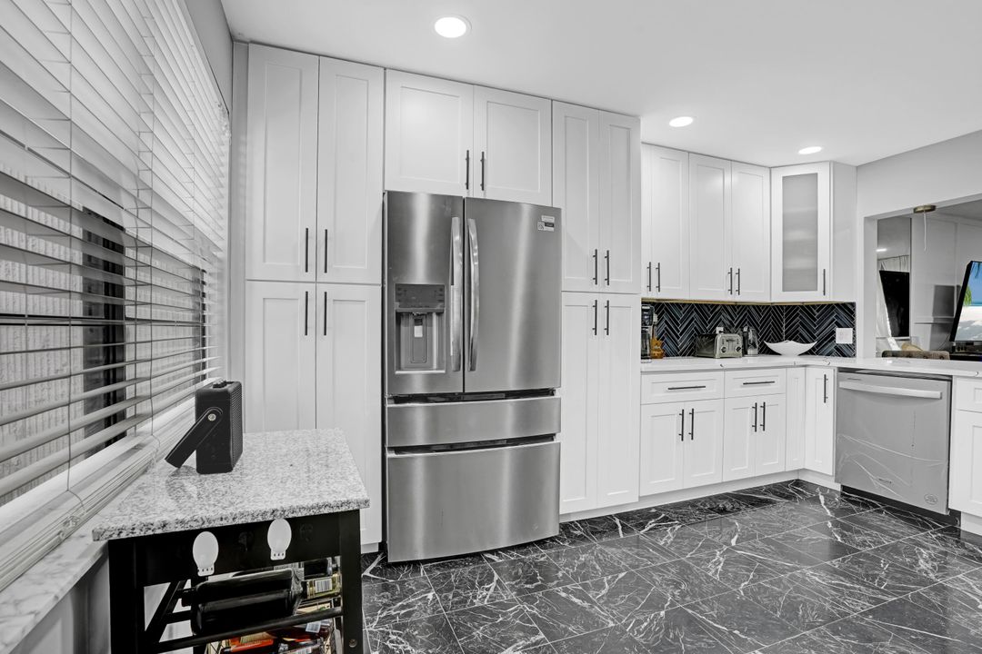 For Sale: $260,000 (2 beds, 2 baths, 1428 Square Feet)