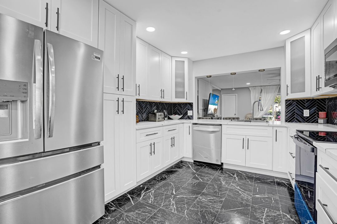 For Sale: $260,000 (2 beds, 2 baths, 1428 Square Feet)