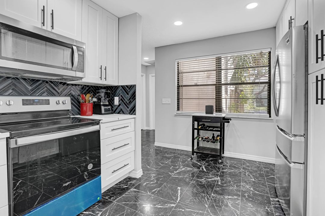 For Sale: $260,000 (2 beds, 2 baths, 1428 Square Feet)